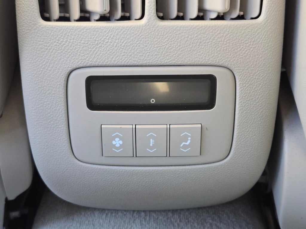 2009 Cadillac DTS Base