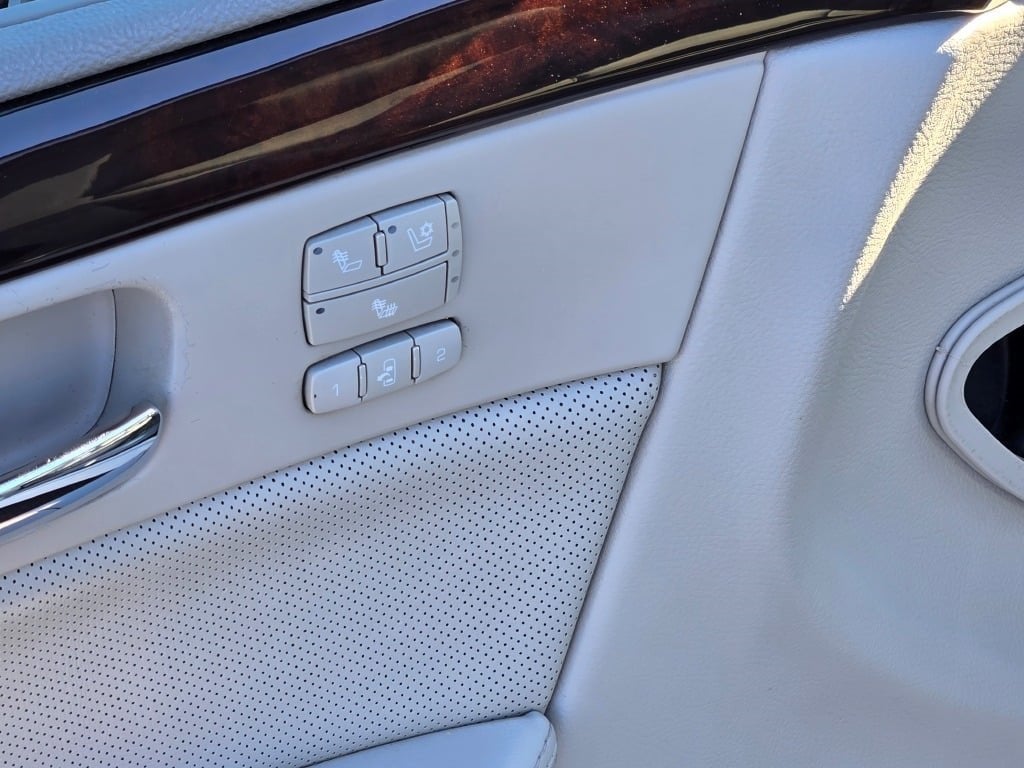 2009 Cadillac DTS Base