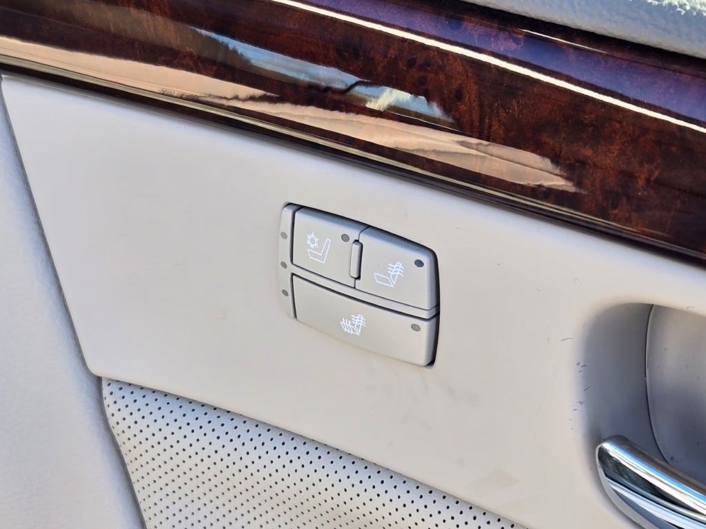 2009 Cadillac DTS Base