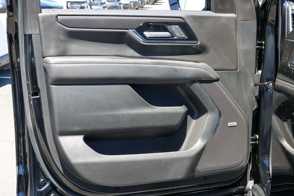 2025 GMC Yukon Elevation