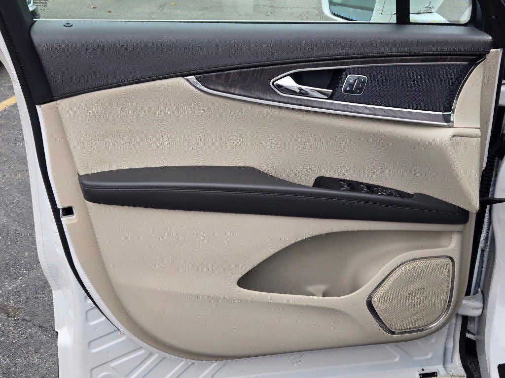 2019 Lincoln Nautilus Select