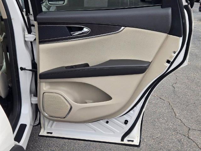 2019 Lincoln Nautilus Select