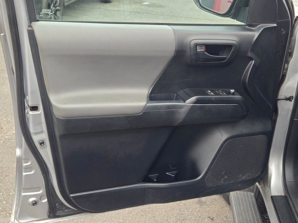 2016 Toyota Tacoma SR