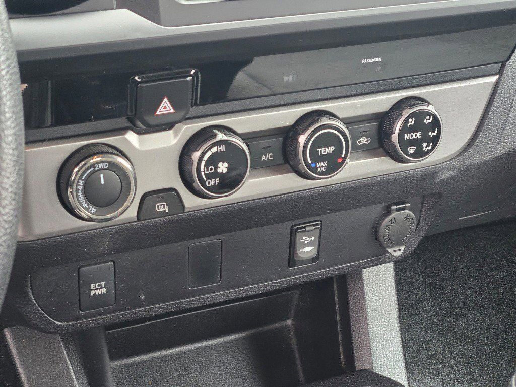 2016 Toyota Tacoma SR