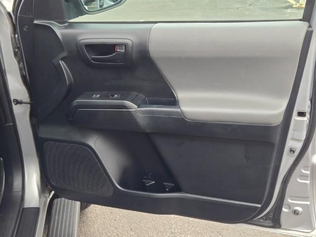 2016 Toyota Tacoma SR