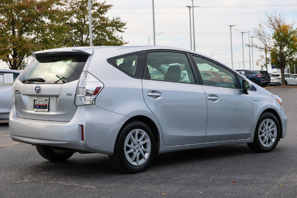 2014 Toyota Prius v Two