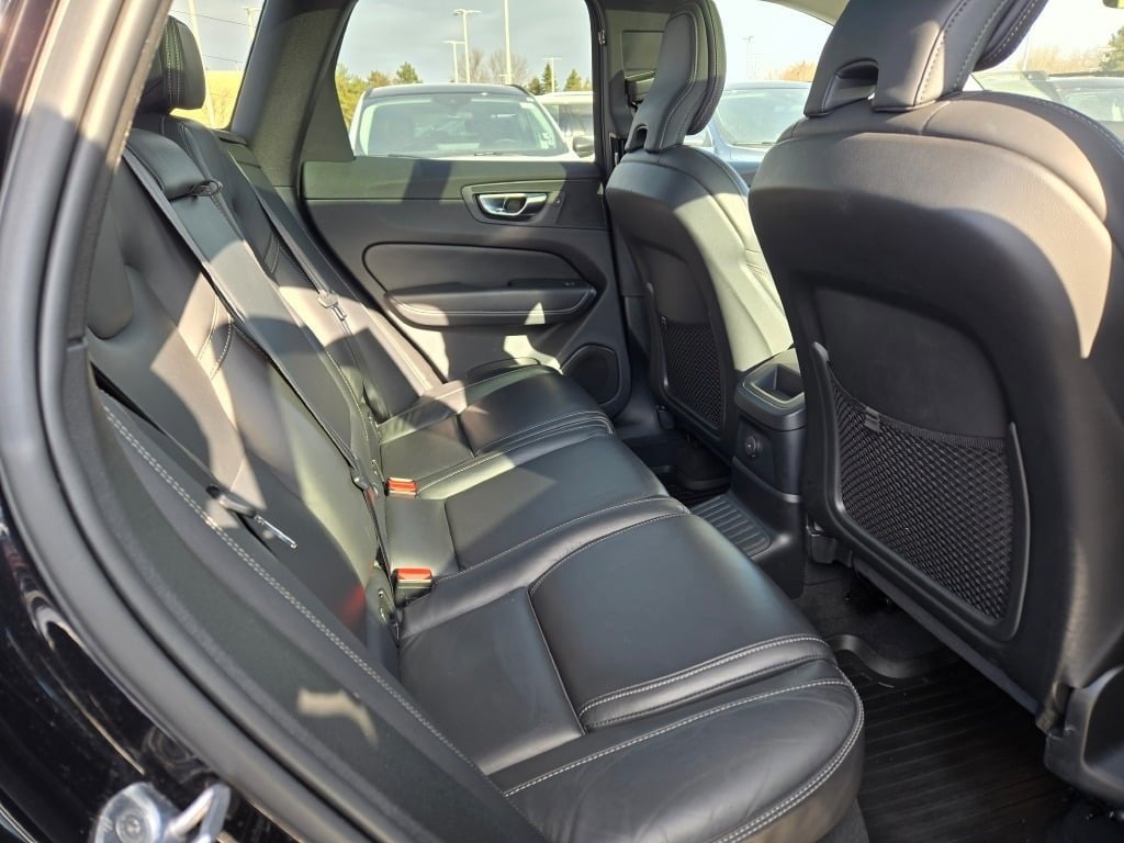 2022 Volvo XC60 Recharge Plug-In Hybrid T8 Inscription