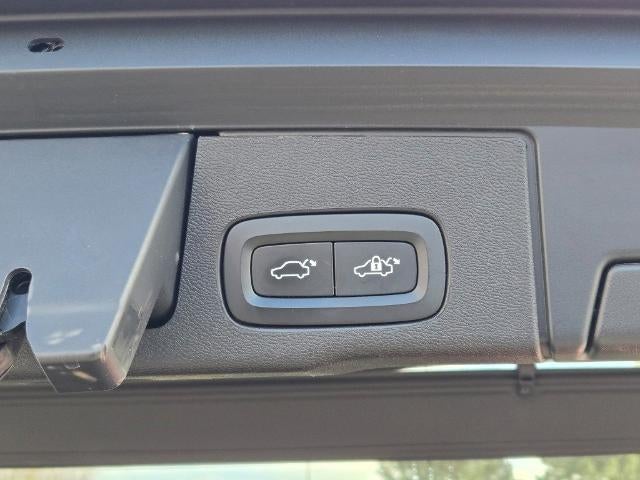 2022 Volvo XC60 Recharge Plug-In Hybrid T8 Inscription