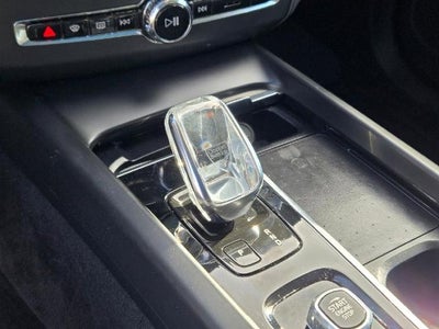 2022 Volvo XC60 Recharge Plug-In Hybrid T8 Inscription