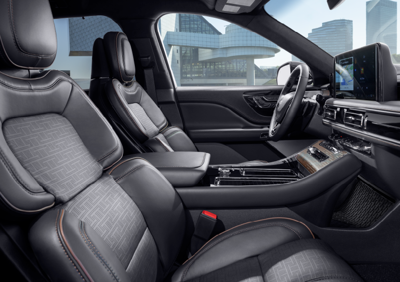 The interior of the 2025 Lincoln Aviator® SUV is shown with sleek black accents. | Joe Rizza Lincoln of Orland Park in Orland Park IL