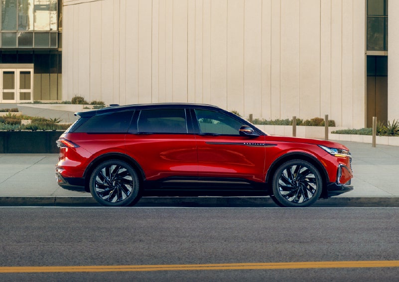 2025 Lincoln Nautilus® SUV with the available Jet Appearance Package and Hybrid transmission. | Joe Rizza Lincoln of Orland Park in Orland Park IL