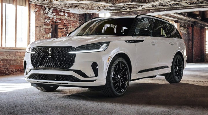 A 2026 Lincoln Aviator® SUV is shown with the available Jet Appearance Package. | Joe Rizza Lincoln of Orland Park in Orland Park IL